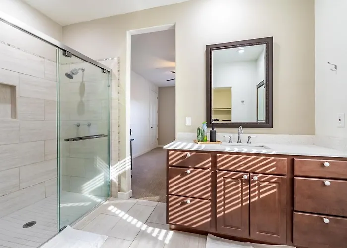Spacious, Child-friendly Home, 5 Min To Old Town! Сasa de vacaciones